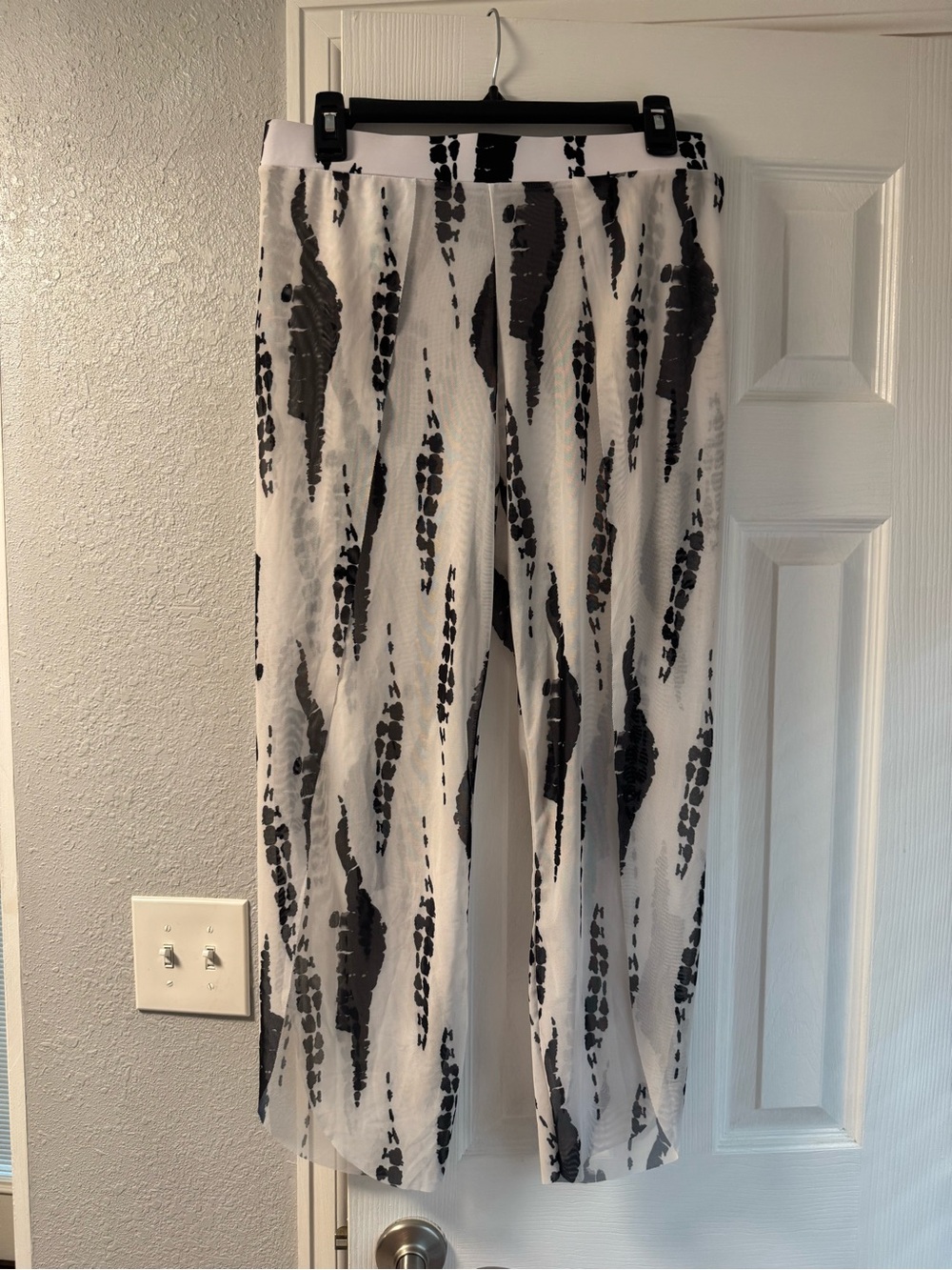 Black & White Tie-Dye 3 piece Bathing Suit Set, Size XL. - Picture 7 of 9